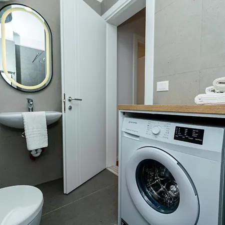 El Lux * Golem (Tirana)