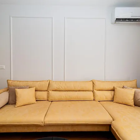 El Lux * Golem (Tirana)