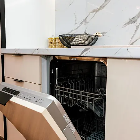 El Lux * Golem (Tirana)