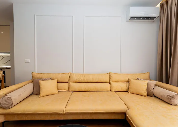 El Lux * Golem (Tirana)